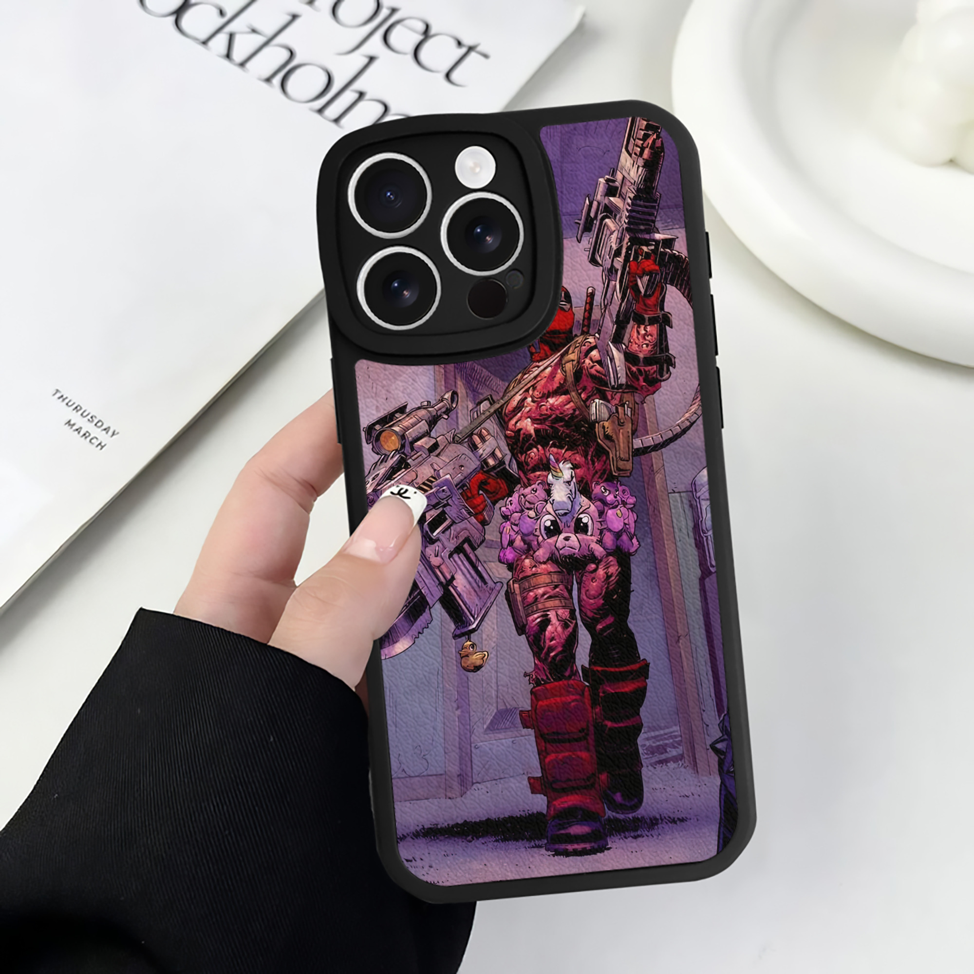 （画像用） Deadpool デッドプール 【iPhone 16シリーズ対応】シリコンスマホケース（レザー調） 材質：シリコン